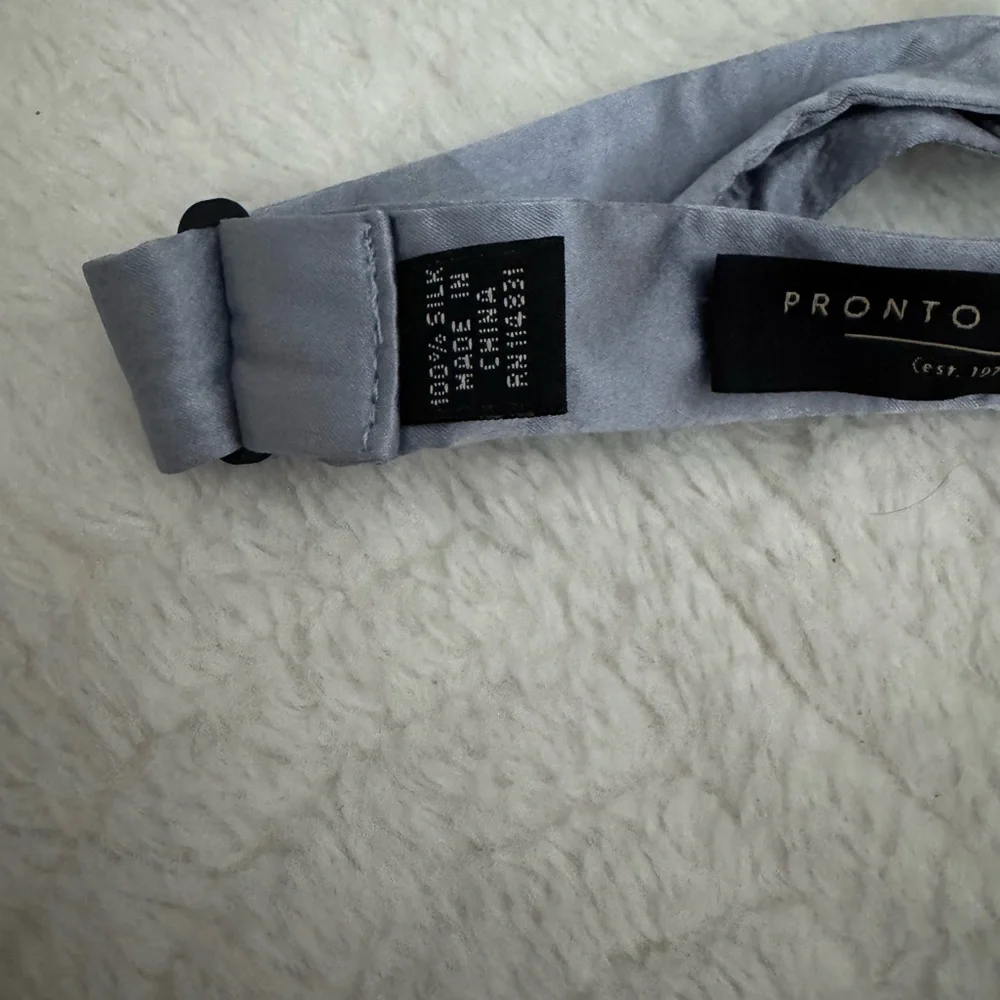Pronto Uomo Silver Silk Bow Tie